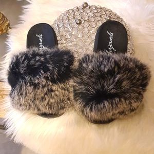 Black/White Faux Mink Sandals ⚫